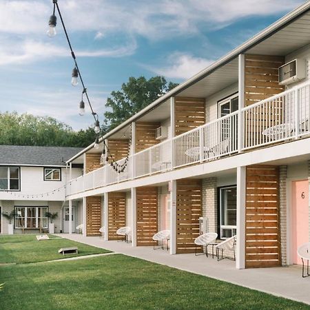The June Motel, Prince Edward County Picton Extérieur photo