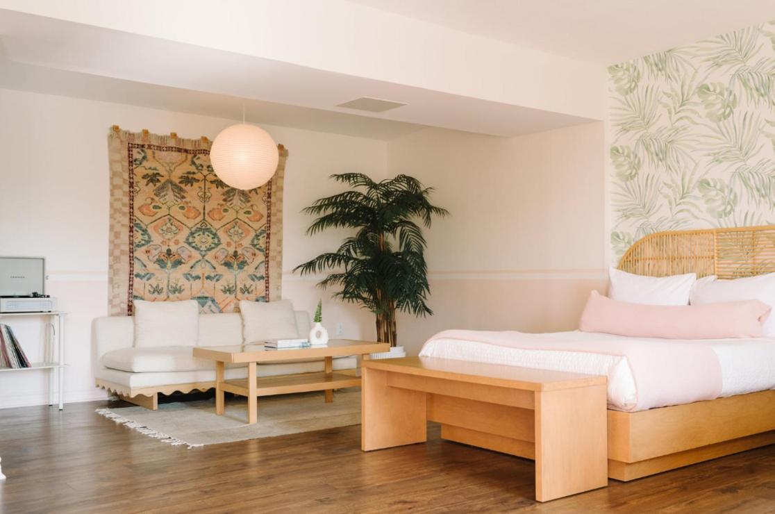 The June Motel, Prince Edward County Picton Extérieur photo