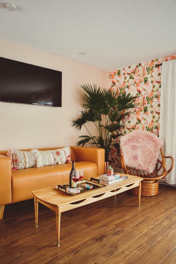 The June Motel, Prince Edward County Picton Extérieur photo