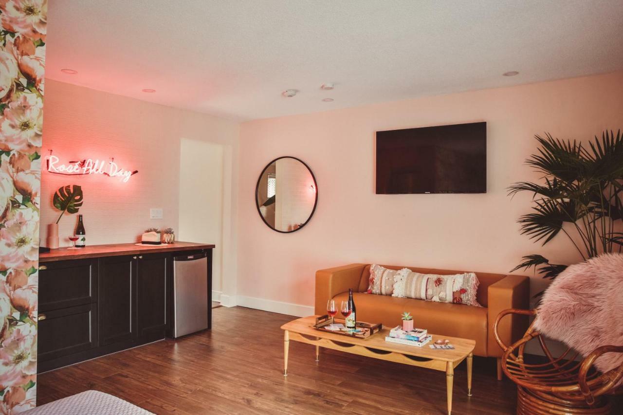 The June Motel, Prince Edward County Picton Extérieur photo