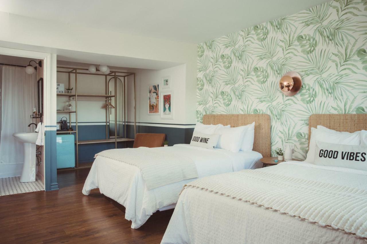 The June Motel, Prince Edward County Picton Extérieur photo